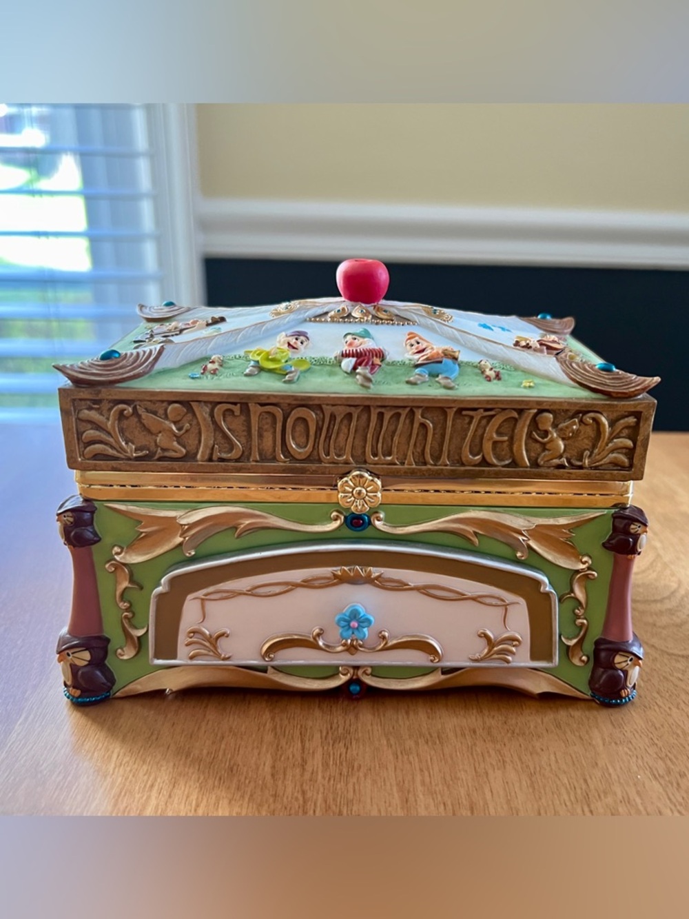 Disney Princess Snow White Jewelry Music Box Collectible